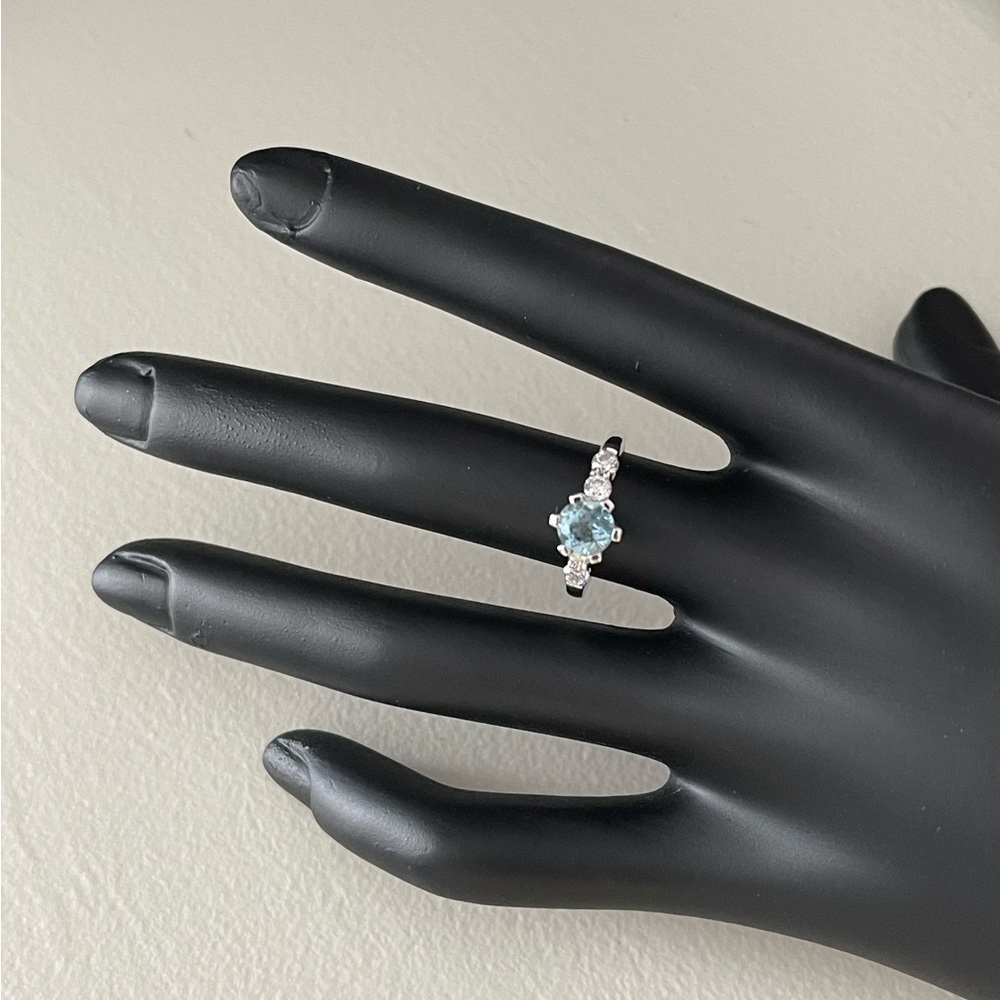 Genuine aquamarine and natural earth mined diamonds set in 14K solid white gold. - Picture 10 of 16